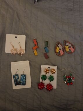 6 PAIRS OF HOLIDAY EARRINGS